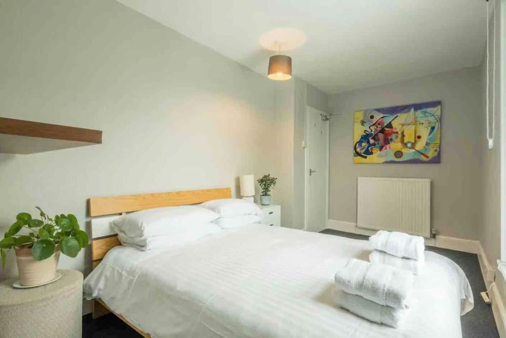 Cambridge 3 Bedroom Flat With Private Parking Exterior foto