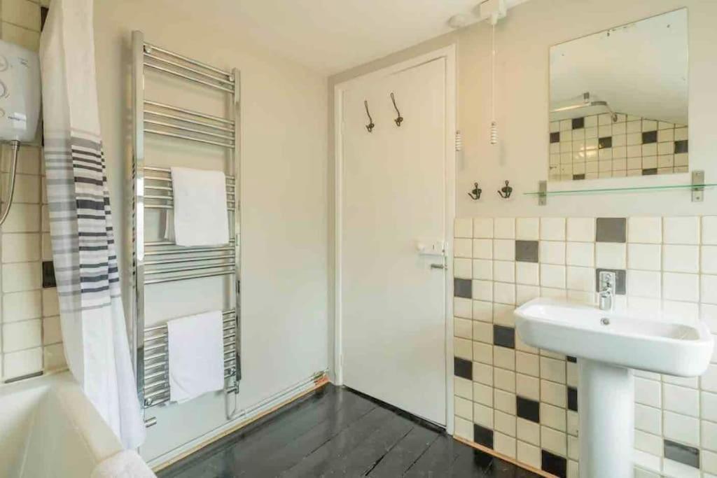Cambridge 3 Bedroom Flat With Private Parking Exterior foto