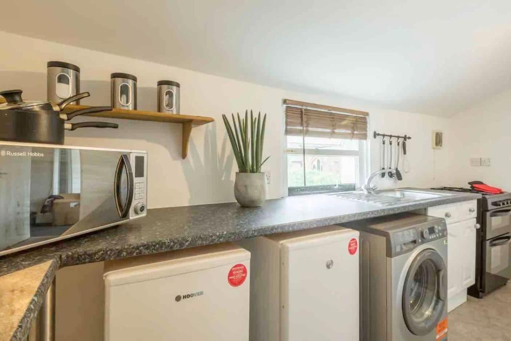 Cambridge 3 Bedroom Flat With Private Parking Exterior foto