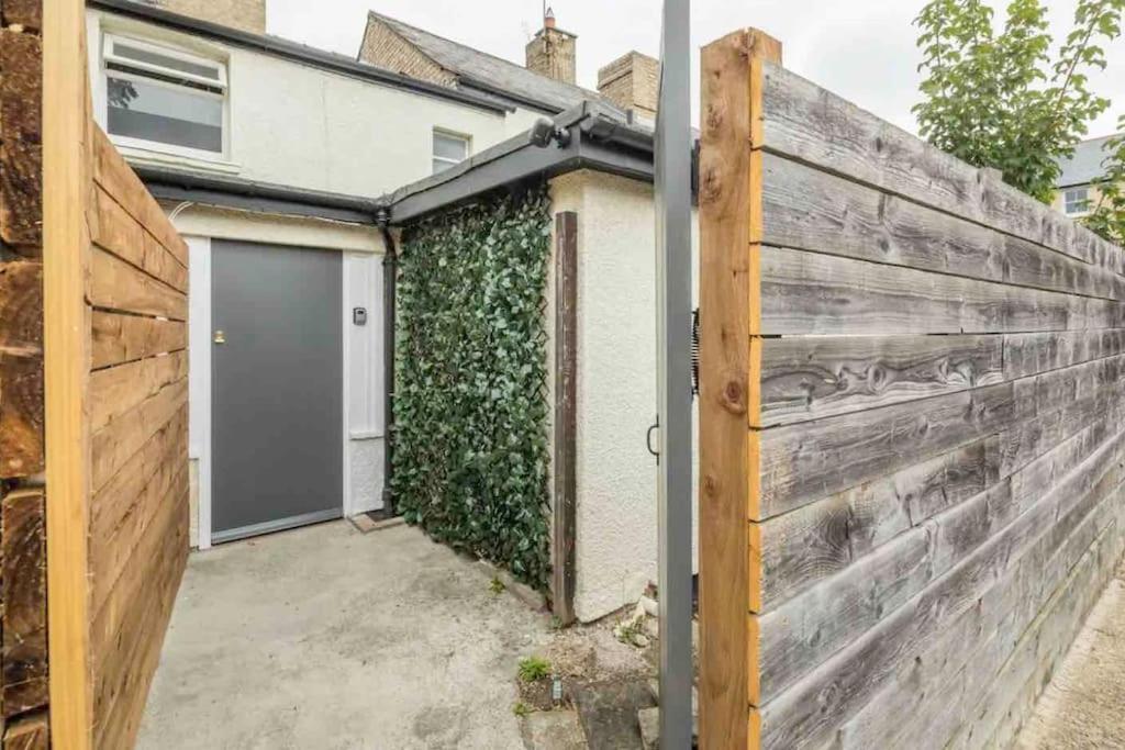 Cambridge 3 Bedroom Flat With Private Parking Exterior foto